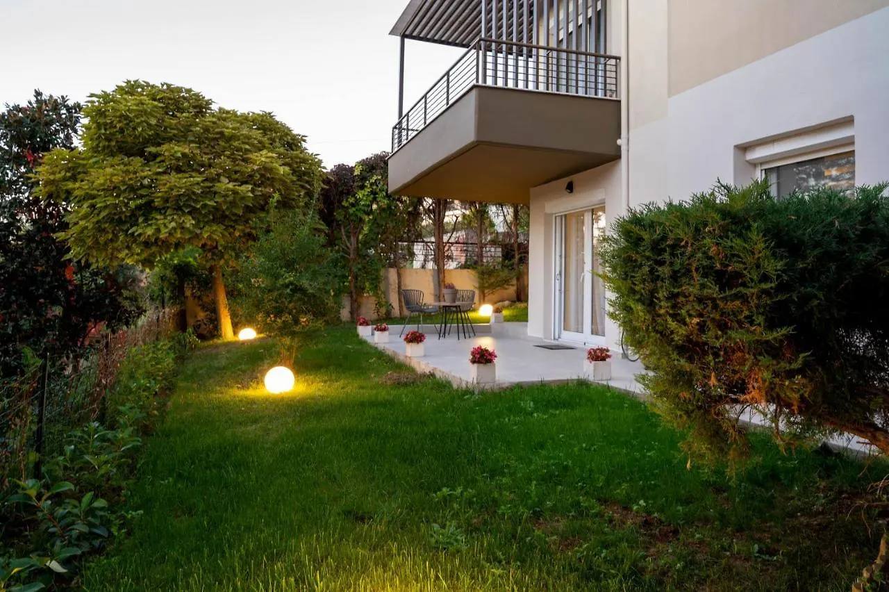 Private Garden House In Panorama- Lux Accommodation contacts
